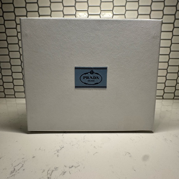 Prada Re-Edition 2005 Saffiano Leather Bag - Picture 2 of 14